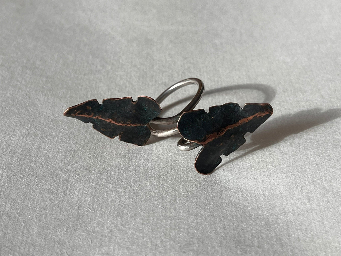 Forged leaves ring
