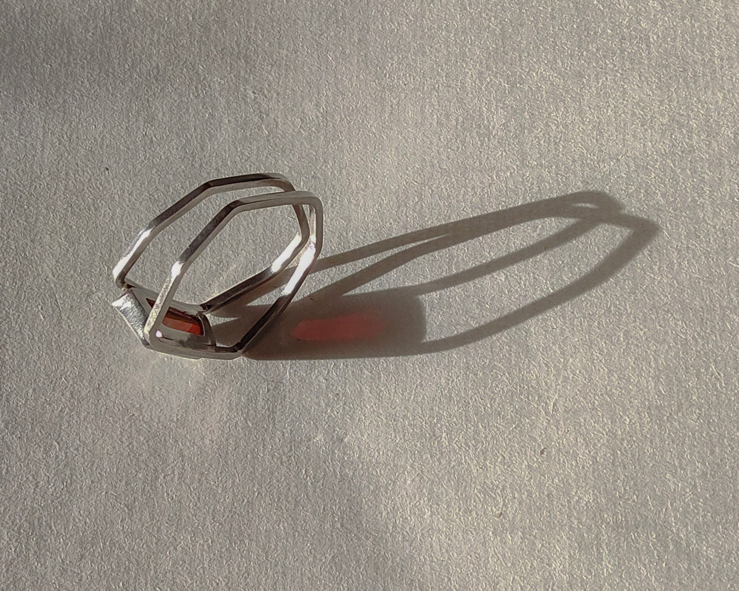 Dichromatic glass ring