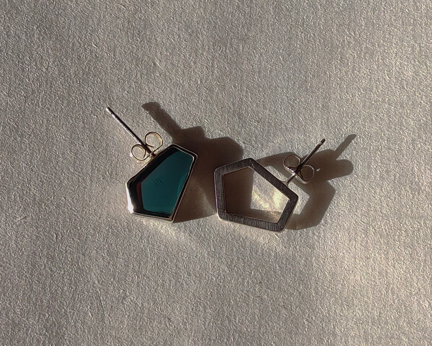 Dichromatic glass earrings