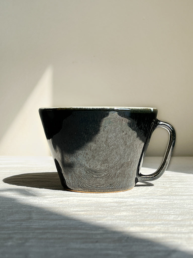 Pitcher with mugs - black & white