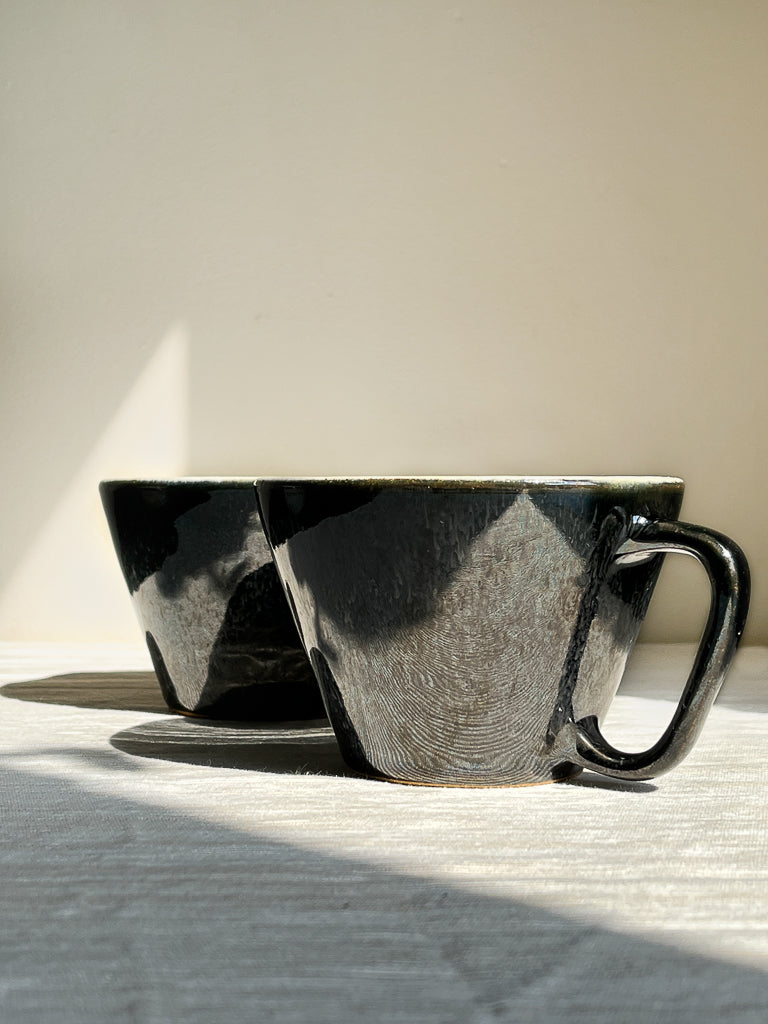 Pitcher with mugs - black & white